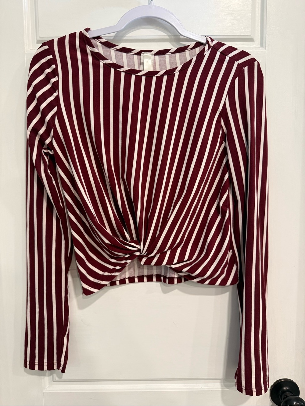 Cacia Burgundy White Striped Twist Front Long Sleeve Top Women’s Large